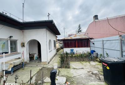 Casă cu 3 camere cu Canalizare în Industriilor - 1