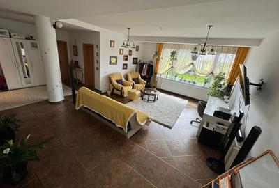 Casa cu pozitionare buna in Cristian,pretabila pentru 2 familii - 4