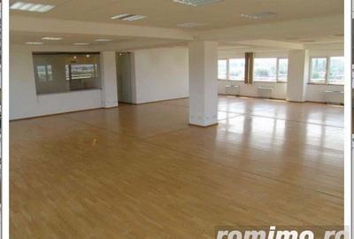 Spațiu comercial, de 884 mp, în Central