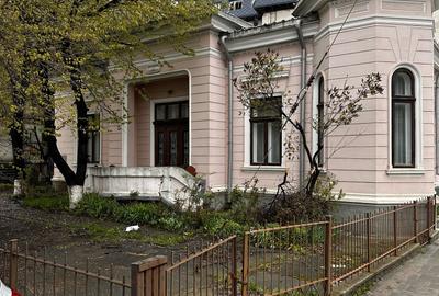 Casă individuală cu 6 camere în Central - 2