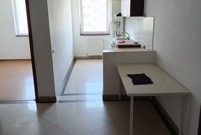 Apartament cu 3 camere semidecomandat, mobilat în Fundeni