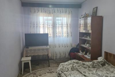 Apartament cu 3 camere in zona Micro 38 - 3