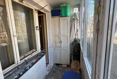 Apartament cu 3 camere semidecomandat în Pajura