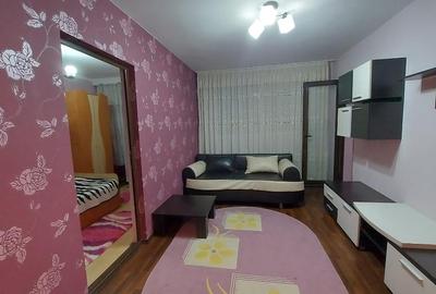 Apartament cu 3 camere semidecomandat, mobilat în Micro 38