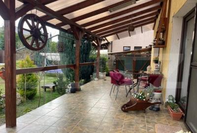 Casa de vanzare, cu 4 camere, 140 mp, zona Strada Dara - 16