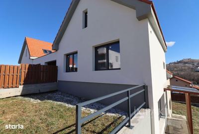 Casă cu 4 camere în Luna - 9