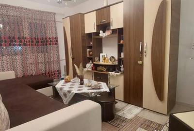 Garsonieră decomandată în Poarta 6 - 13