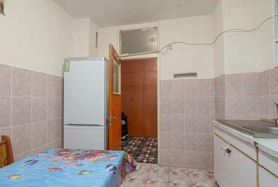 Apartament cu 2 camere semidecomandat, mobilat în Tei