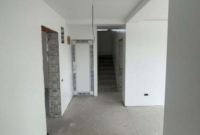 Casă cu 7 camere cu Teren 750 Mp în Central - 3