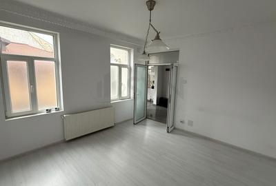 Casă individuală cu 9 camere cu Canalizare în Eminescu - 7