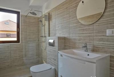 Apartament cu 3 camere decomandat în Cristian - 4