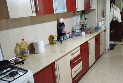 Apartament cu 3 camere decomandat în Piața Centrală