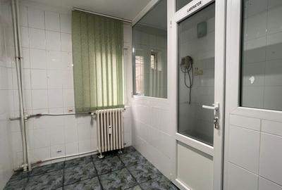 Spațiu comercial, de 64 mp, în Decebal - 7