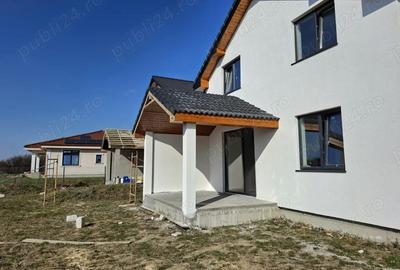 Casă cu 3 camere cu Teren 444 Mp în Central - 10