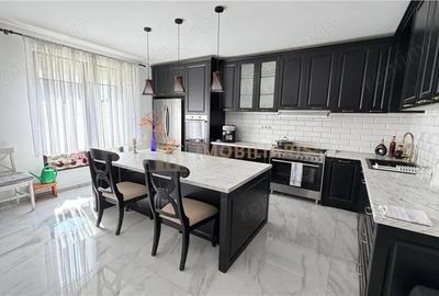 Casă cu Teren 1800 Mp în Central - 4