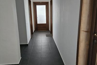 Birou, de 20 mp, în Calea București - 8
