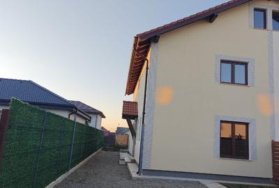 Duplex cu 4 camere cu Teren 258 Mp în Tărlungeni