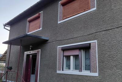 Casă cu 3 camere în Central