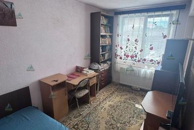 Apartament cu 3 camere semidecomandat în Central