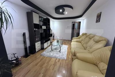 Apartament cu 3 camere semidecomandat în 9 Mai - 2