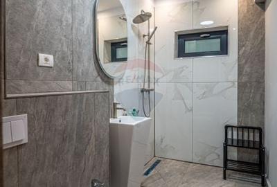 Casă cu 7 camere cu Teren 251 Mp în Central - 8