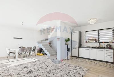 Duplex 85 mp utili, curte 200 mp vedere la lac ?i p?... - 1