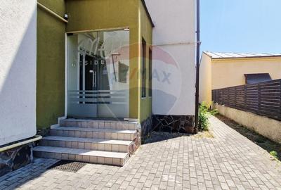 Apartament cu 3 camere, curte si loc de parcare zona Alfa - 10