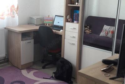 Inchiriez apartament 2 cam.centrala proprie pe gaz ,zona A.Vlaicu , 300 euro - 2