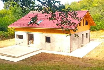 Casă cu 4 camere cu Teren 1705 Mp în Iedera - 2