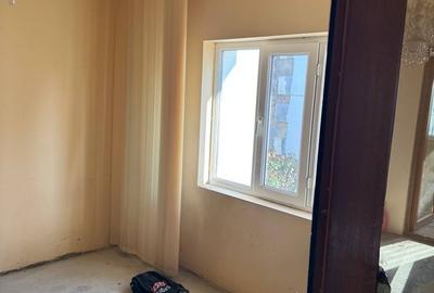 Casă cu 7 camere cu Teren 490 Mp în Central