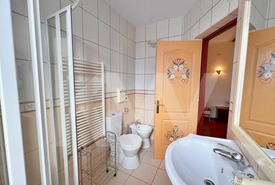 Inchiriere Vila Stil Pensiune, curte mare, filigorie si 6 camere cu baie proprie - 17