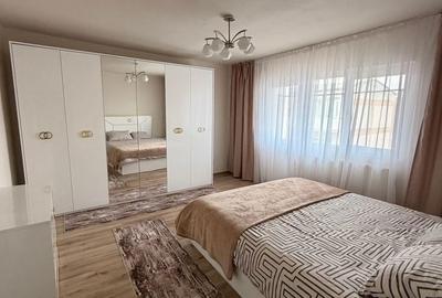 Apartament cu 3 camere semidecomandat în Central