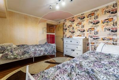 Casă cu 9 camere cu Teren 650 Mp în Tractorul - 50