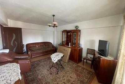 Apartament cu 3 camere decomandat în Sărari - 11