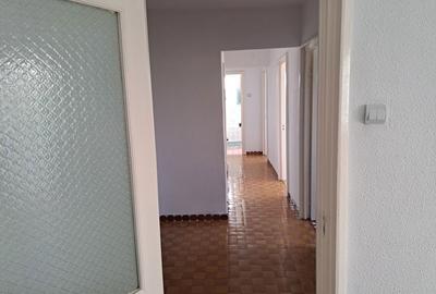 Apartament cu 3 camere decomandat în Casa de Cultură - 2