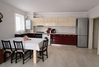 Apartament cu 3 camere decomandat în 13 Decembrie - 1