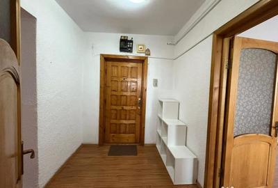 Apartament cu 3 camere decomandat în Micro 6 - 4