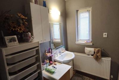 Casă cu 4 camere cu Teren 3000 Mp în Central