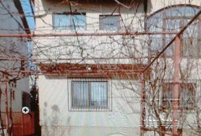 Casă cu 6 camere cu Teren 520 Mp în Lazu - 1