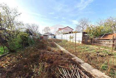 Casă cu 3 camere cu Canalizare în Central - 1