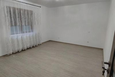 Casă cu Teren 100 Mp în Peretu - 5
