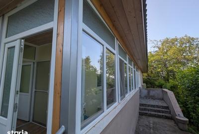 Casă cu 6 camere cu Teren 12900 Mp în Cotnari - 1