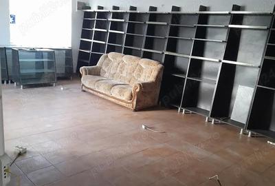 Spațiu comercial, de 170 mp, în Central - 4