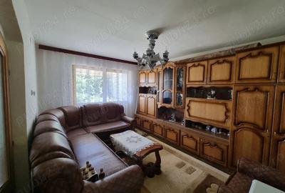 Casă cu 8 camere în Central - 2