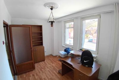 Apartament cu 4 camere semidecomandat în Petros - 9