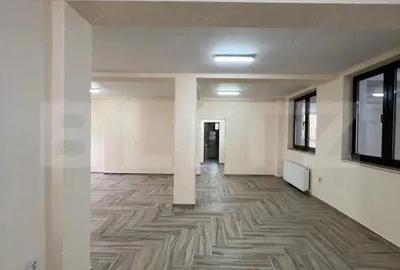 Trei spa?ii Comerciale,40,94 respectiv 147 mp utili , in zona centrala Trei spa?ii Comerciale,40,94 respectiv 147 mp utili , in zona centrala - 2