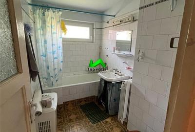 Casă cu 3 camere cu Canalizare în Lupeni - 1