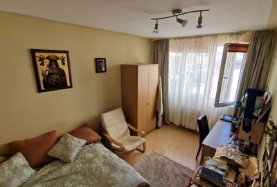 Apartament cu 4 camere decomandat în Lazaret - 2