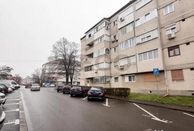 Garsonieră decomandată în Rogerius