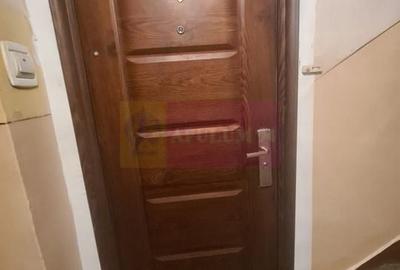 Apartament cu 3 camere de vanzare in Campina - Zona Cuza - 1